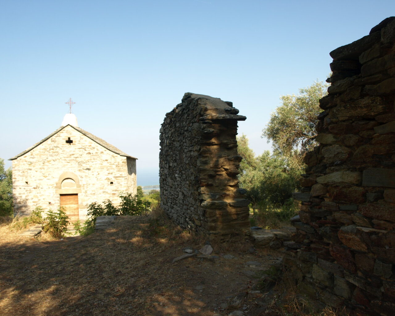 24 Ruines pres de la chapelle