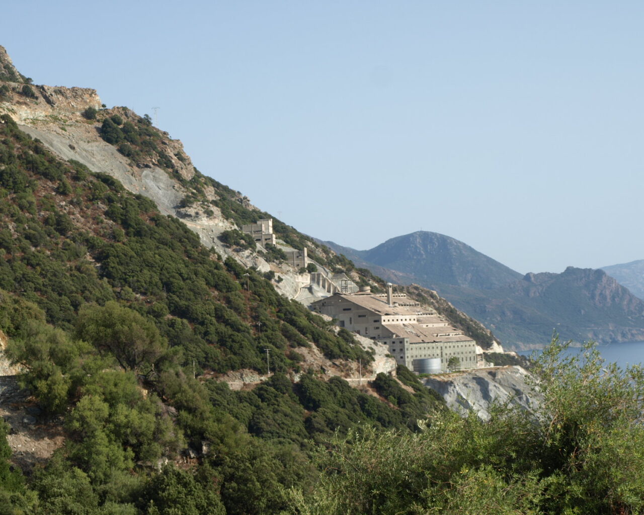 31 A flanc de colline au bord de la route du Cap Corse