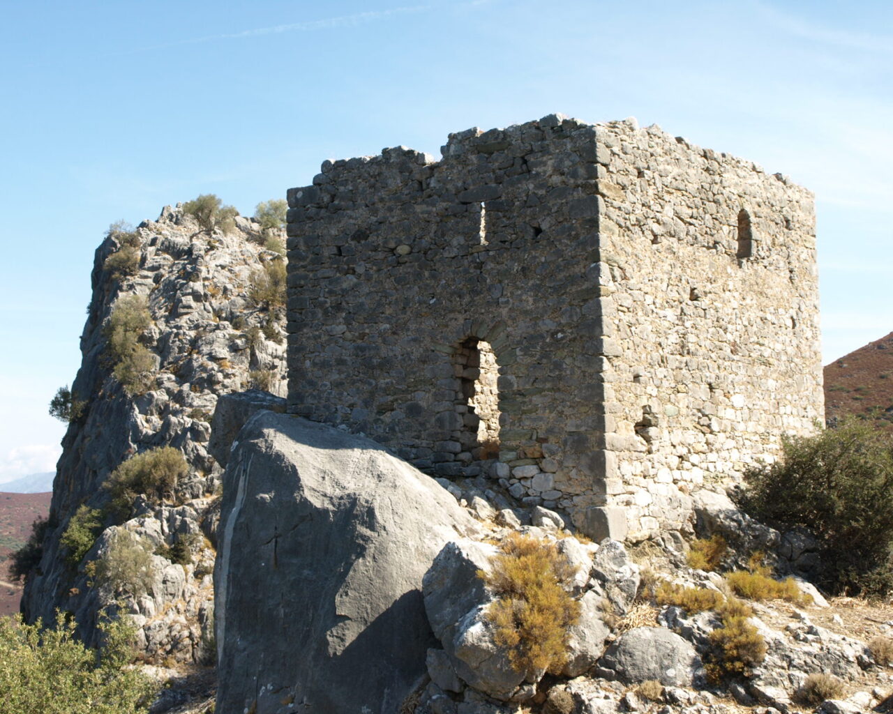 07 Les vestiges du chateau de Suprieta