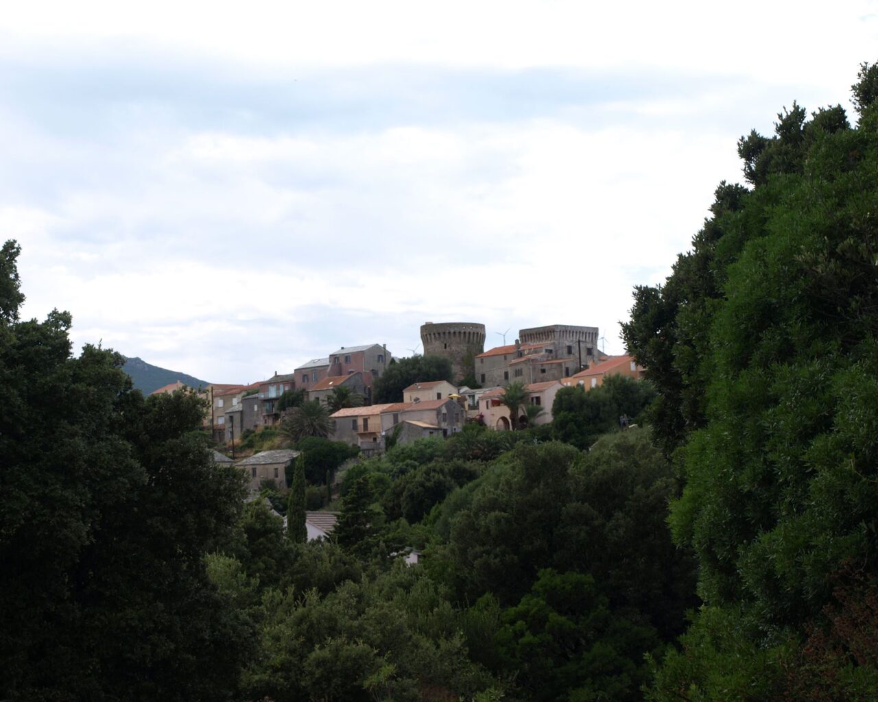 09 Le hameau de Poggio et ses deux tours