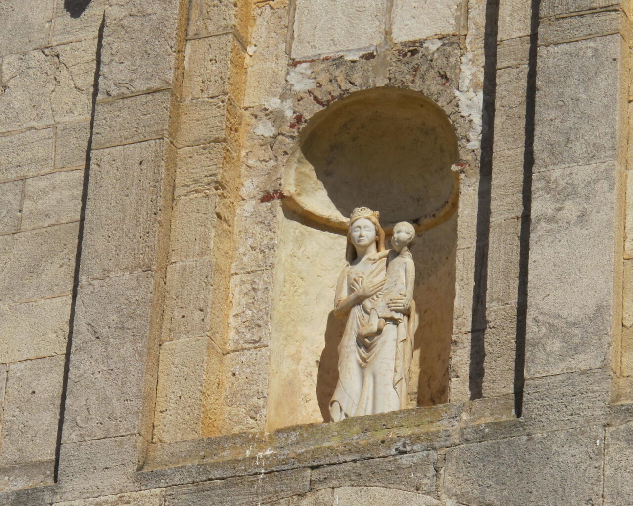 12 Sur la facade de la cathedrale