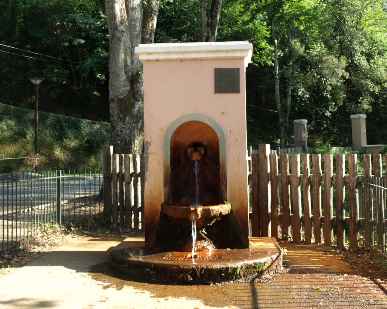 17 Fontaine offerte par M.Mora pour les visiteurs.