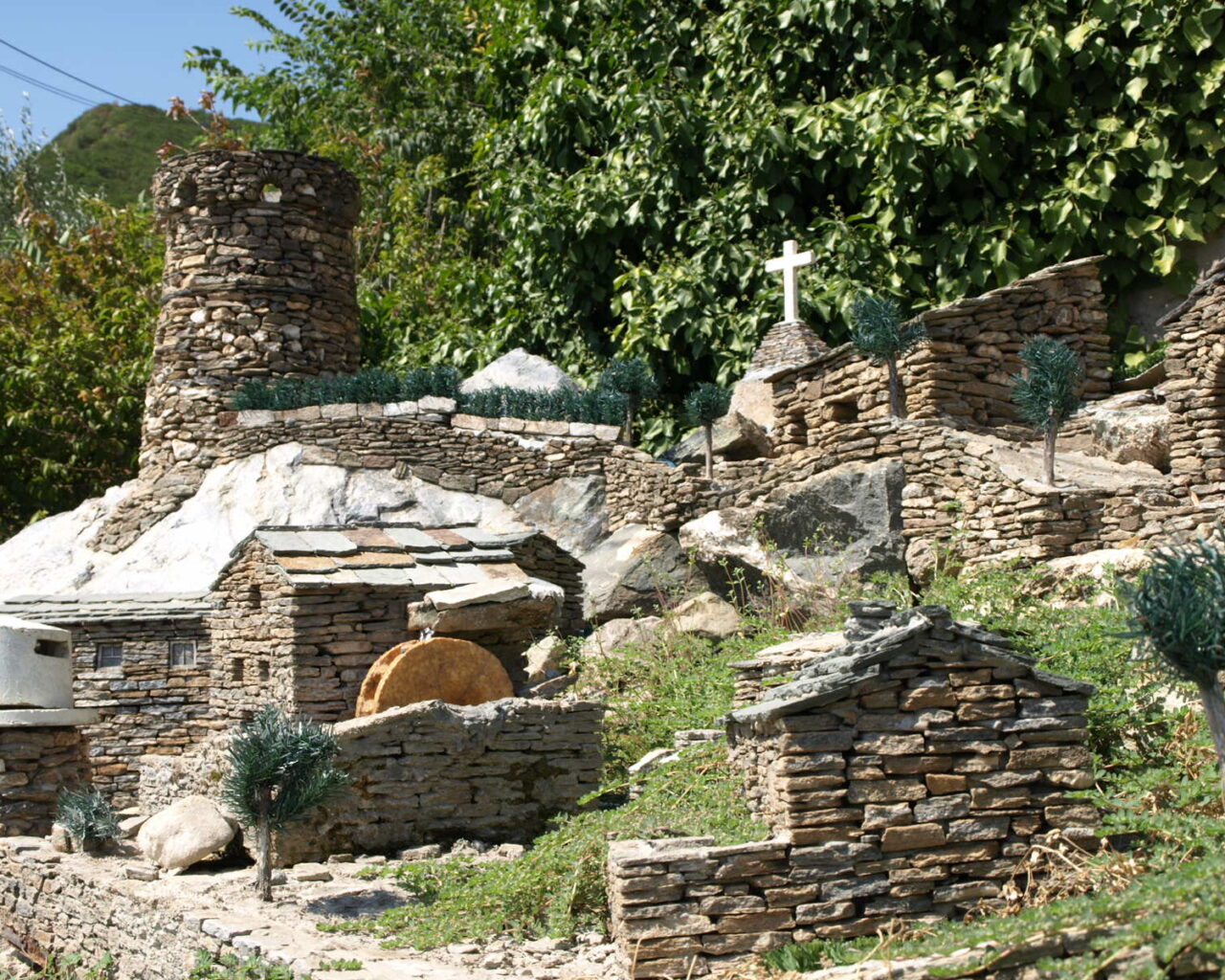 32 Village miniature a Ponte Novu en pierre de Carriolu