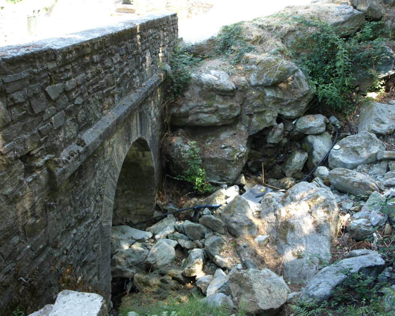 33 Le petit pont a Rutali