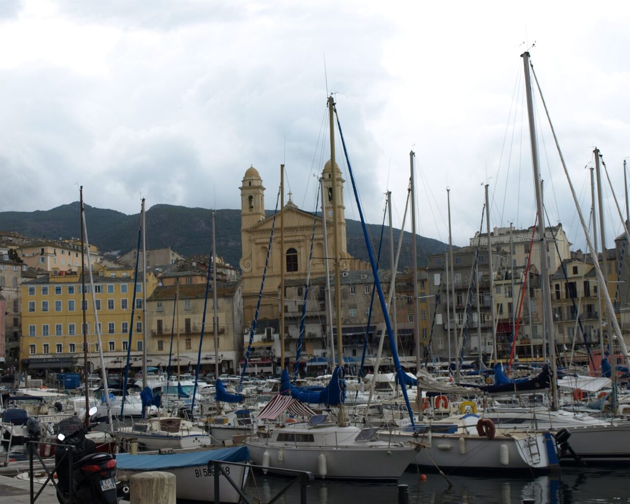 44 Vue panoramique de la rade de Bastia