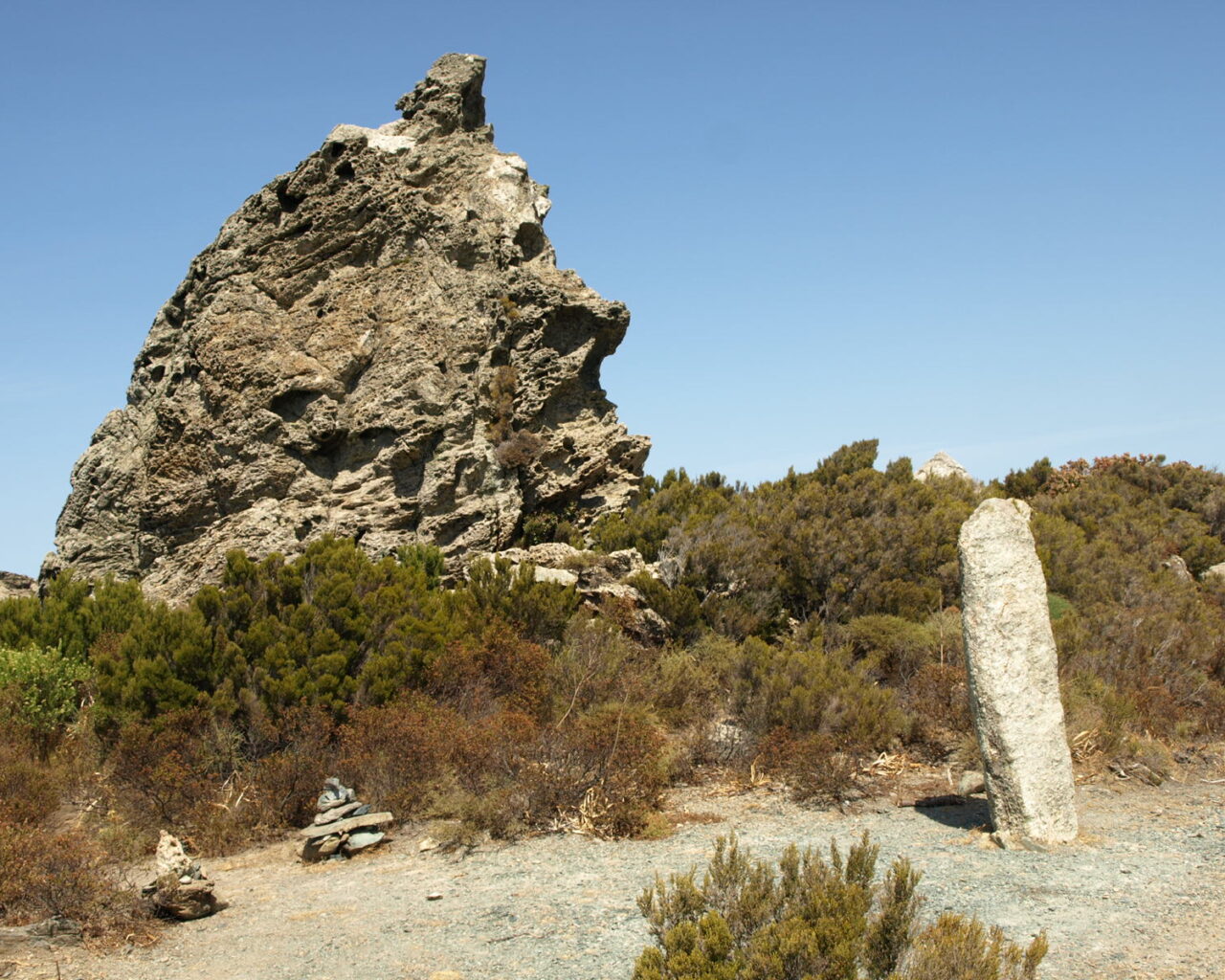 51 Le monolithe et letrange rocher