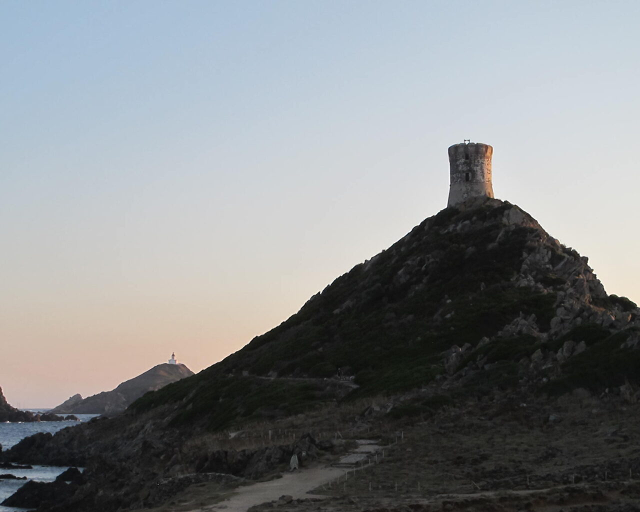 11 La presqu'île de la Parata et sa tour génoise
