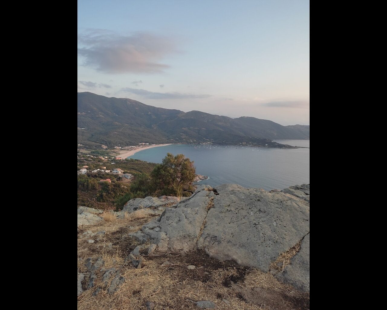 03 Vue sur la plage de la Liscia depuis le sommet