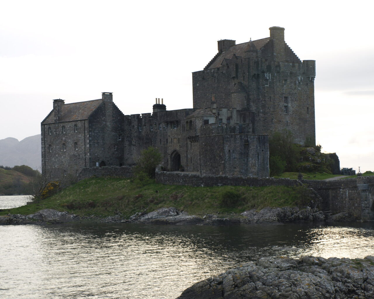 14 - Le château Eilean Donan sur le Loch Duich.