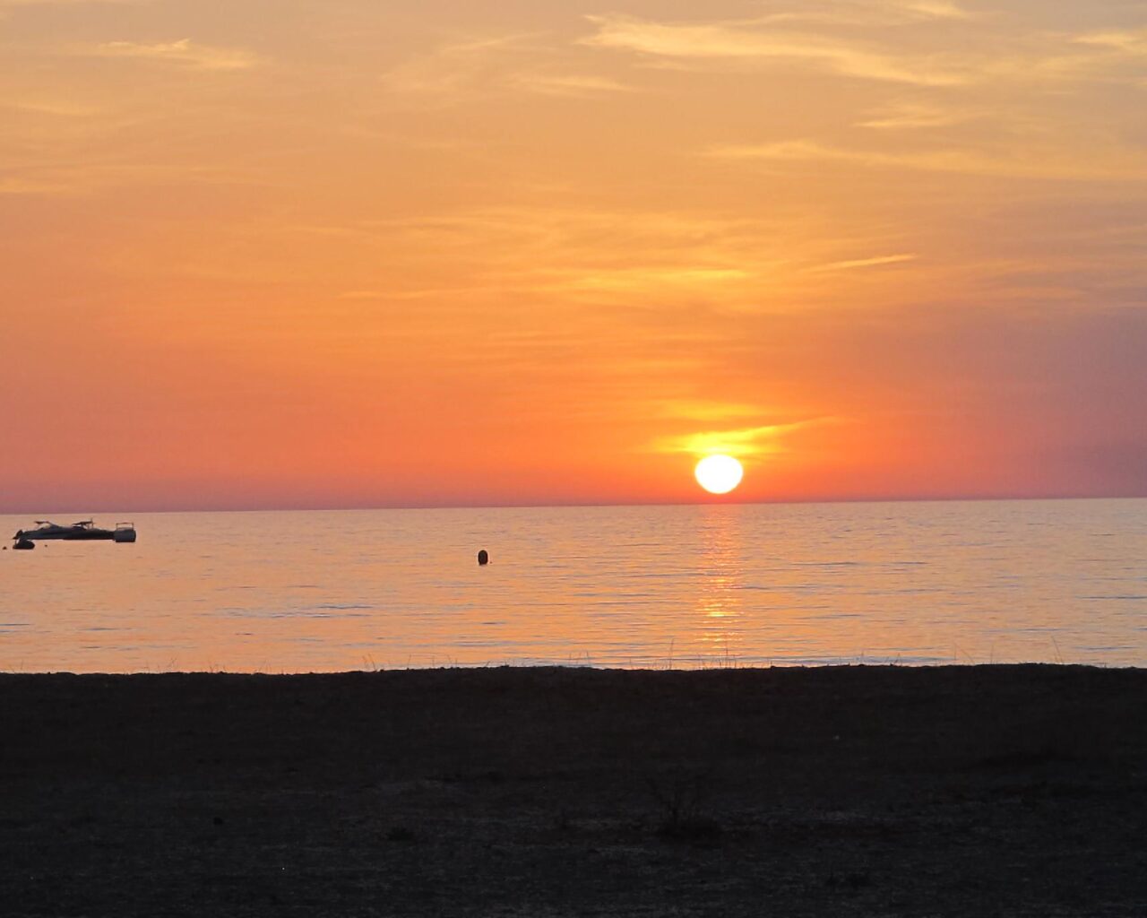 28 Coucher du soleil depuis la plage du Stagnone.JPG