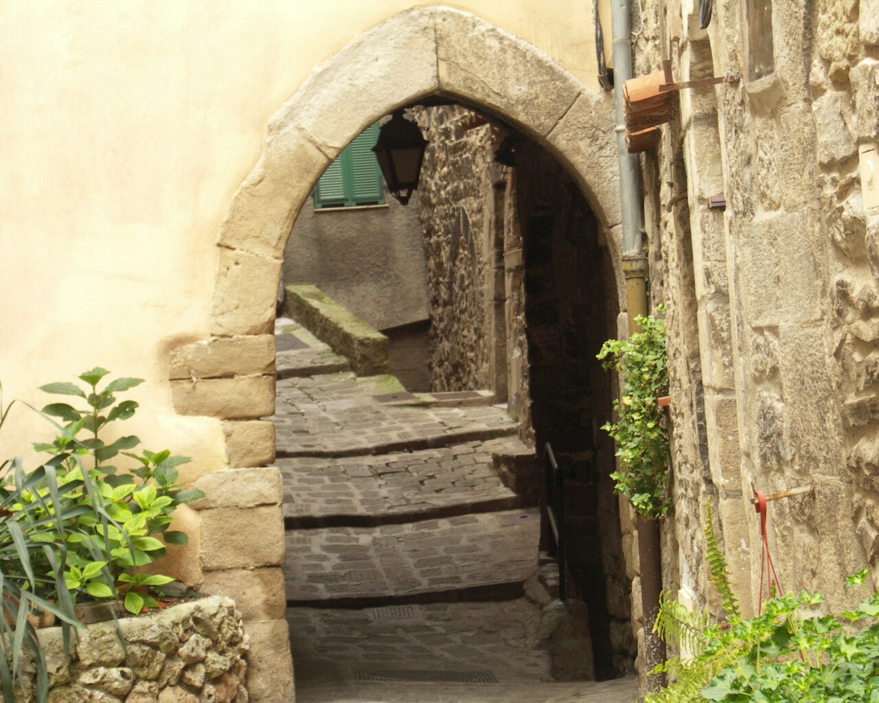 03 Arche et passage voûtés avec de petits escaliers