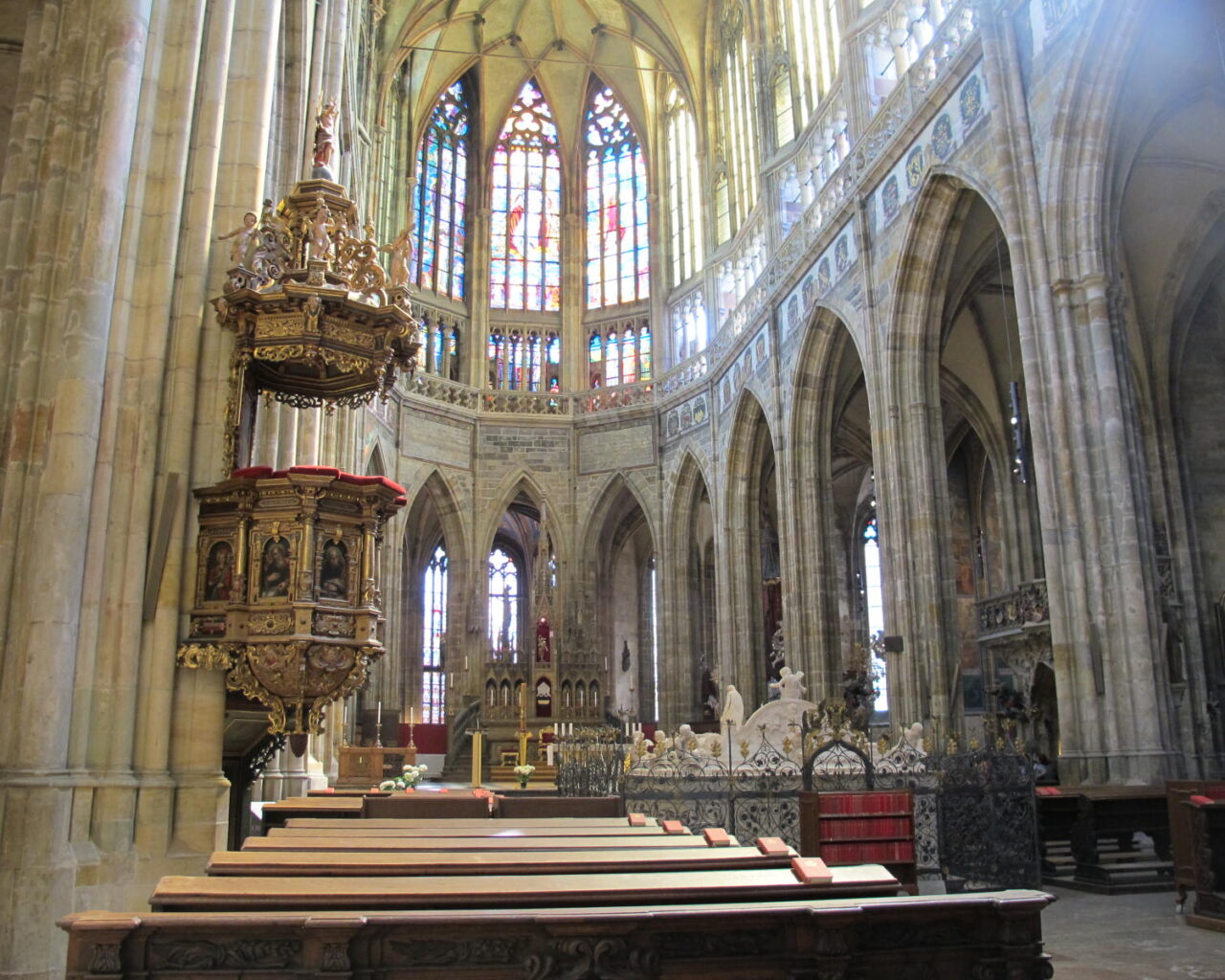 07 La cathédrale St Guy avec un mélange style gothique et baroque