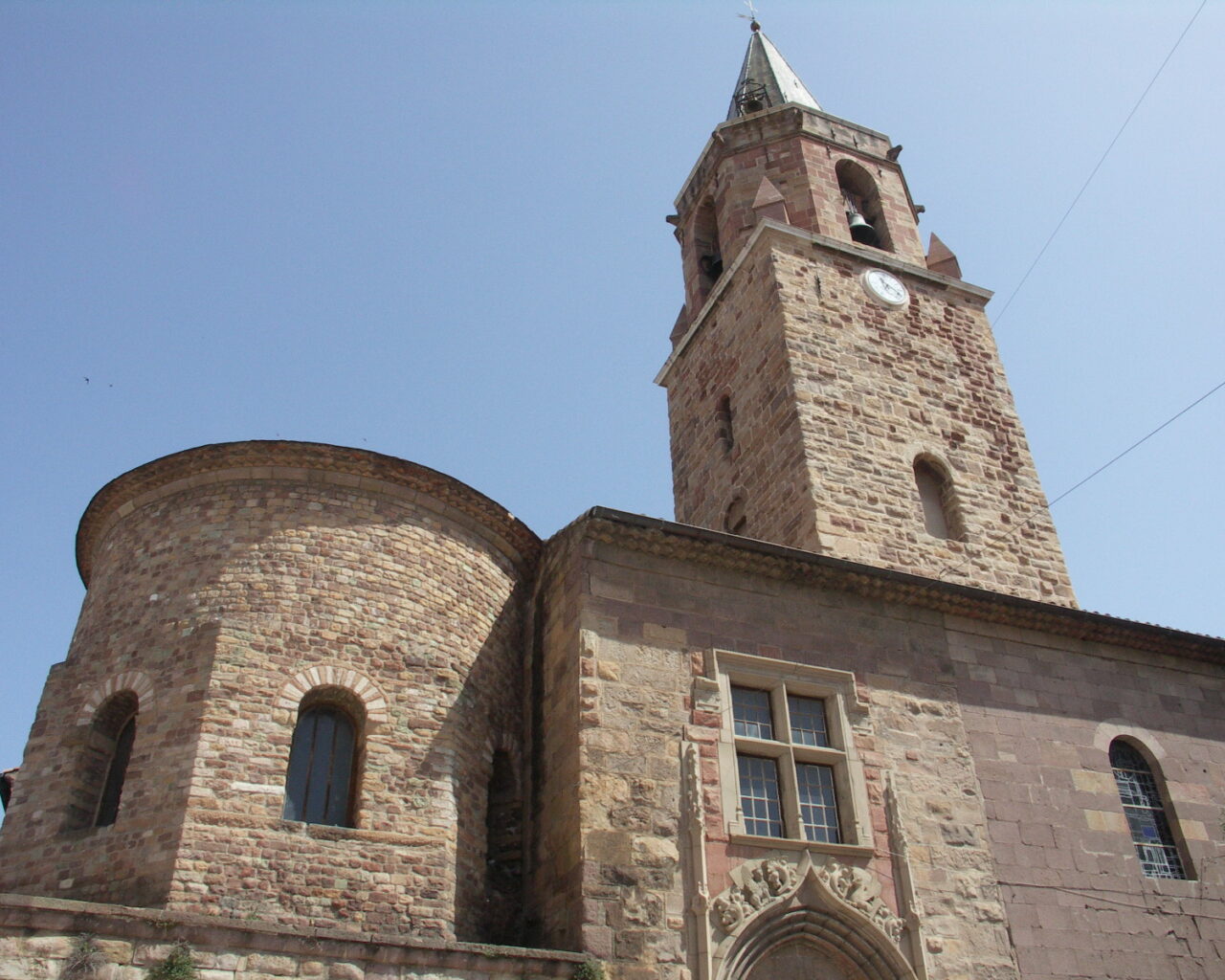 10 La cathédrale de Fréjus avec son clocher roman qui surmonte le narthex