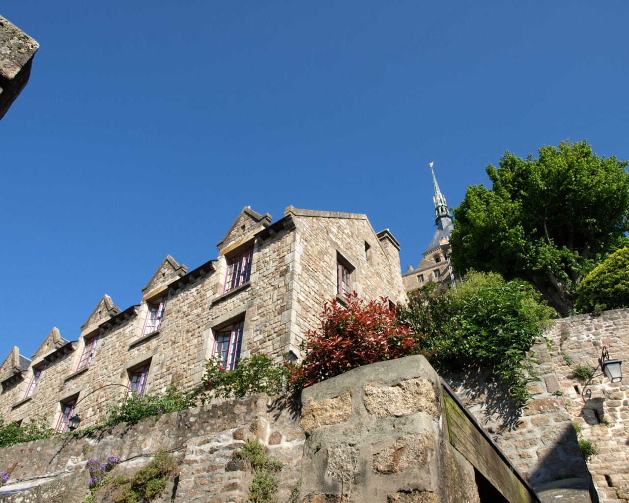 14 Le village du Mt St Michel