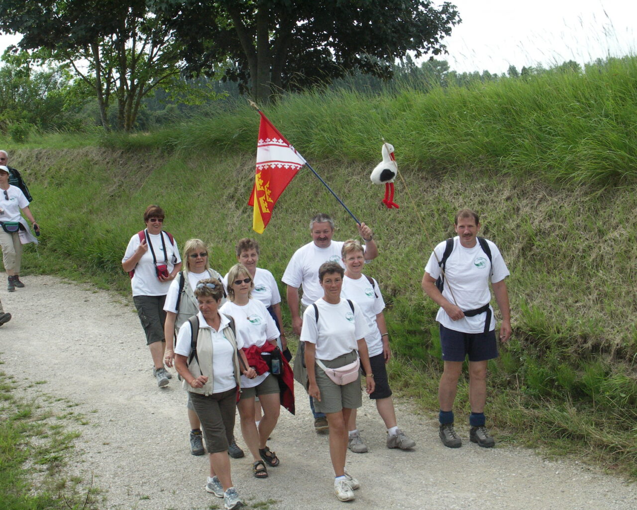 14 Toujours dans la bonne humeur accompagnés de notre drapeau alsacien et de la cigogne