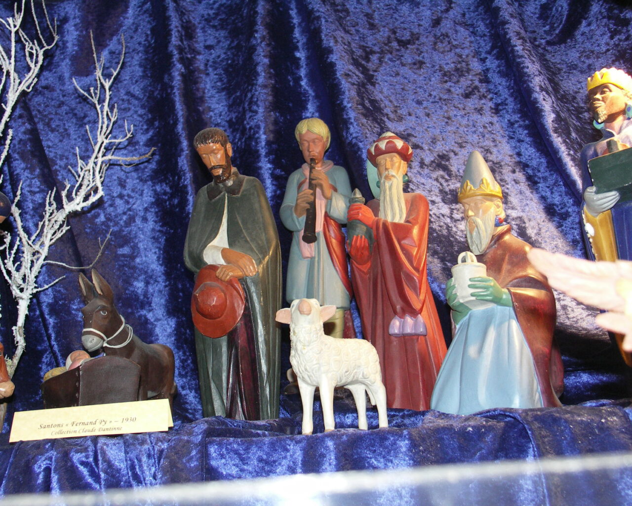 15 Le Musée du Santon, propose une belle collection de figurines mi religieuses, mi folkloriques.