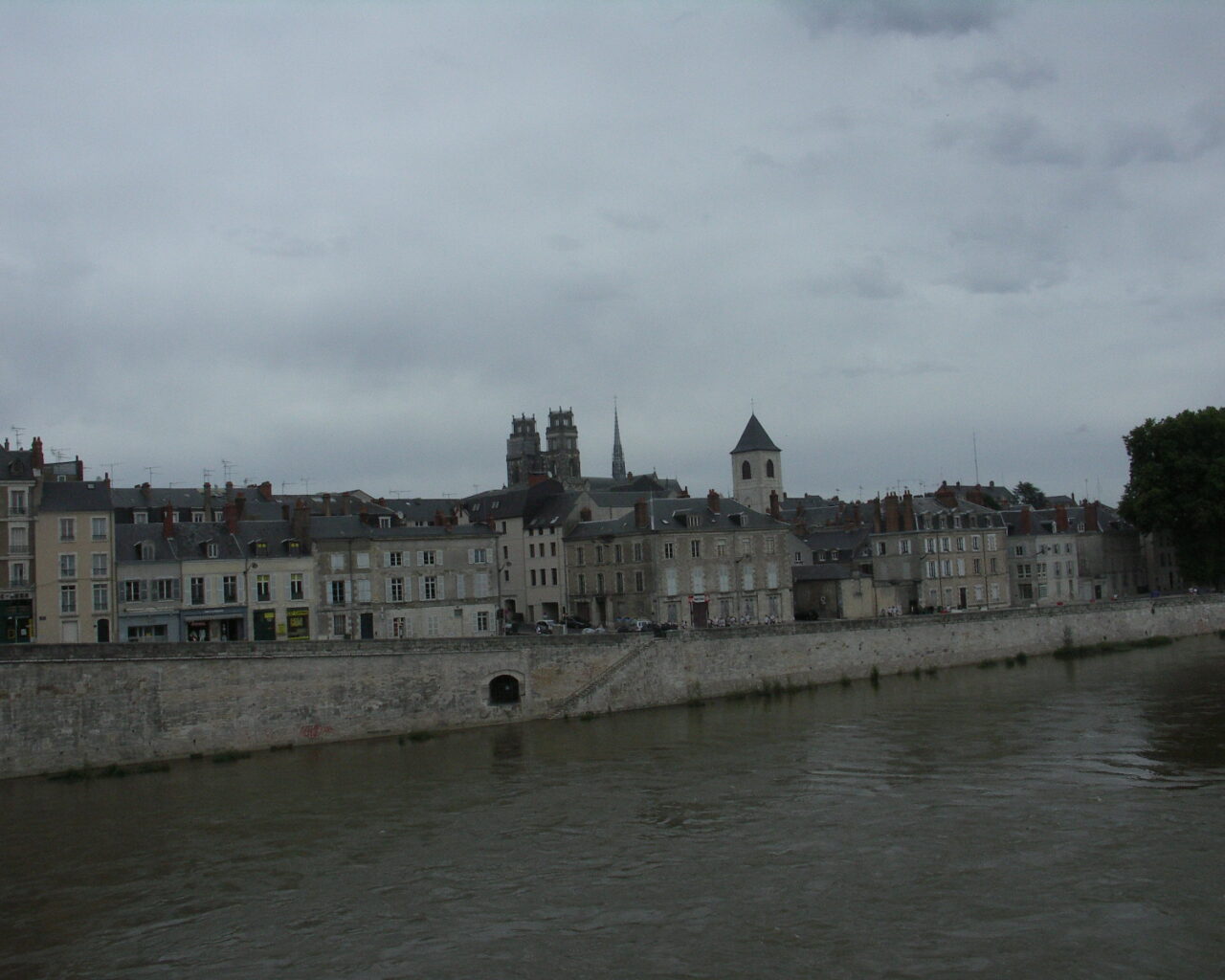 19 Vue sur Orléans et la Loire