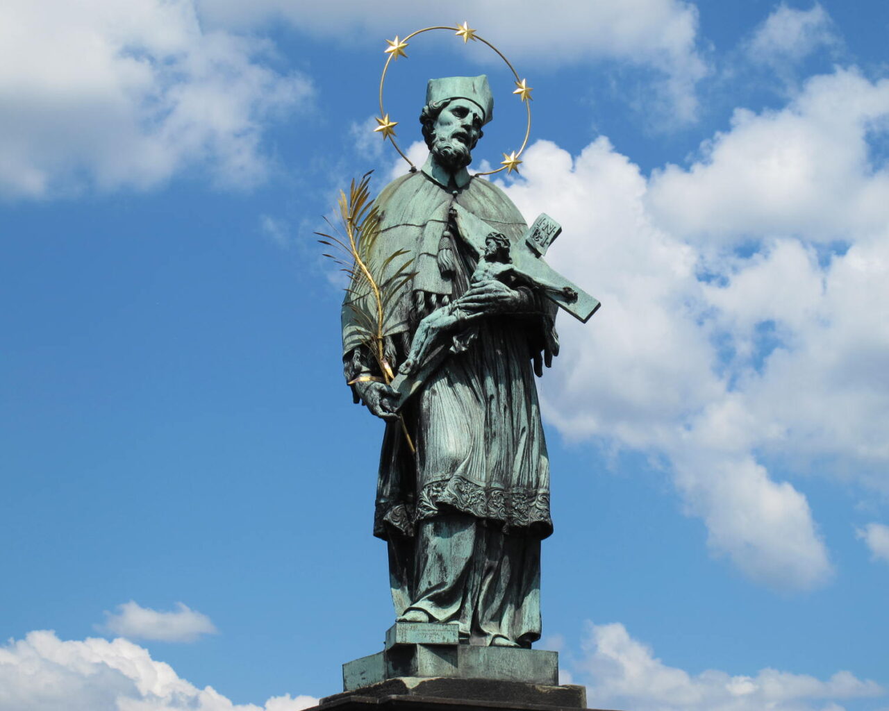 30 Statue de St Jean Népomucène sur le pont Charles