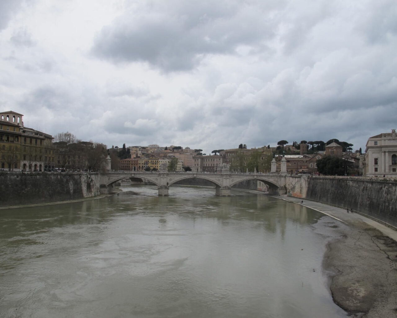 34 Le fleuve Tibre et le pont Vittorio