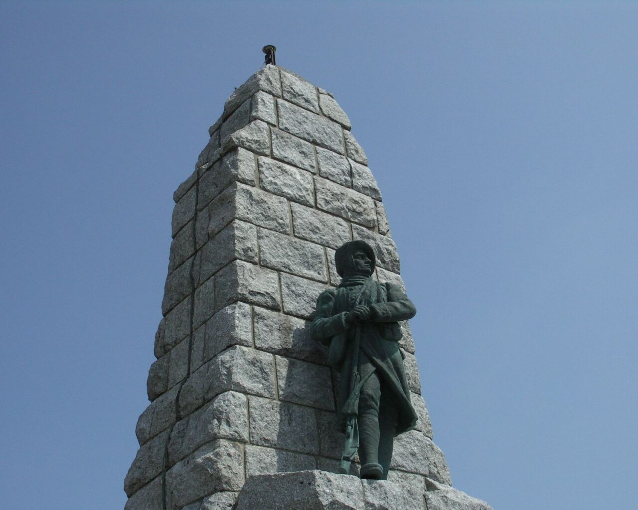 34 Monument dédié aux Chasseurs Alpins les Diables Bleus de la premiere guerre mondiale