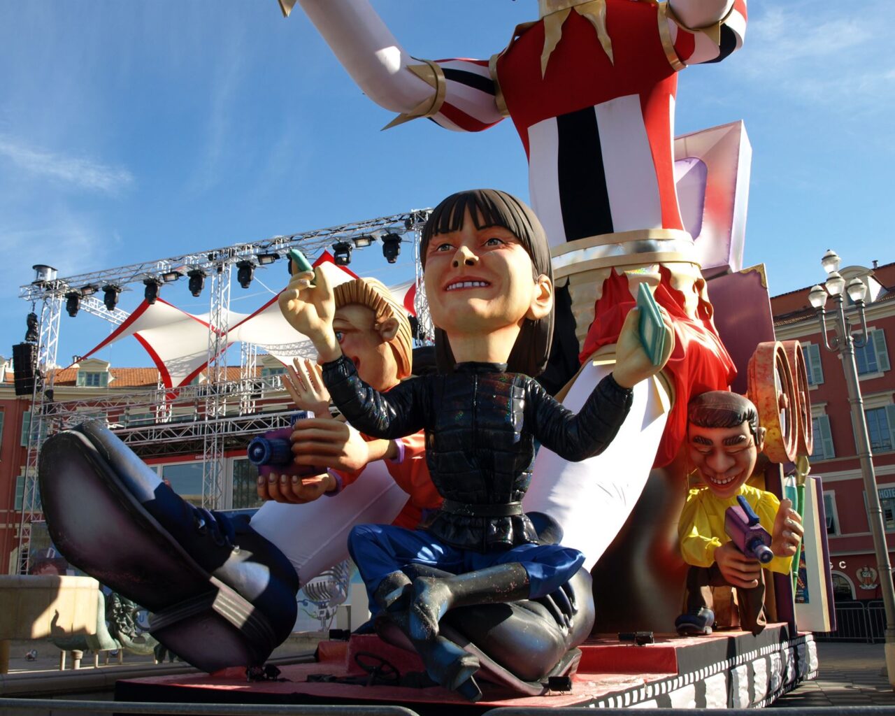 10 Carnaval de Nice sous le thème roi des médias