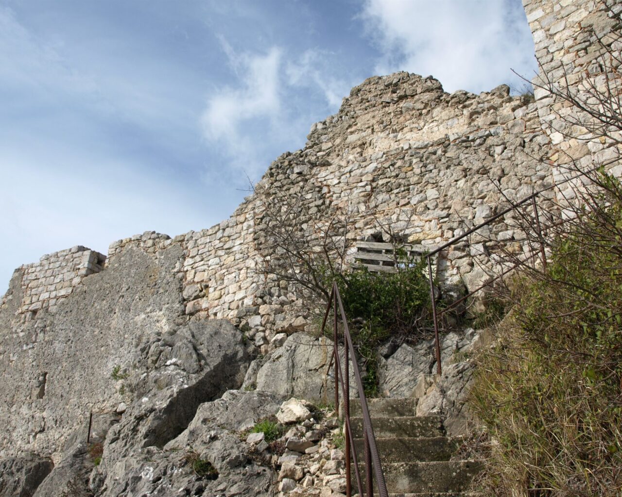 16 Les ruines du château