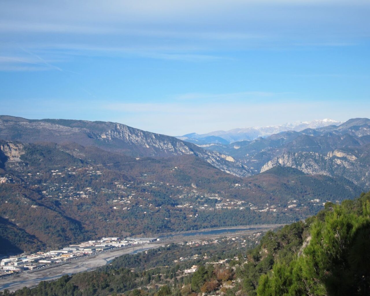 02 Beau panorama sur les montagnes