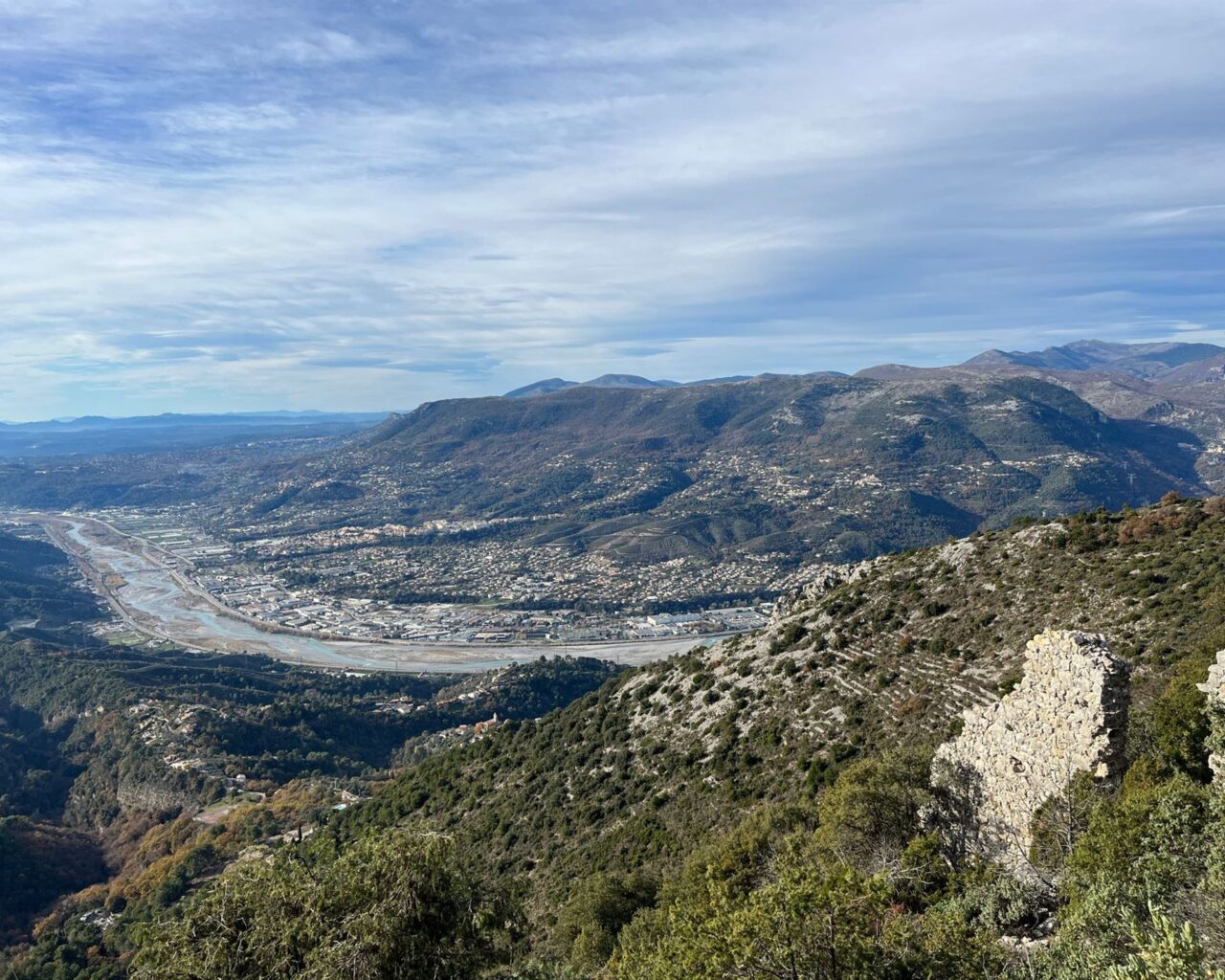 08 Le Var les ruines et les montagnes