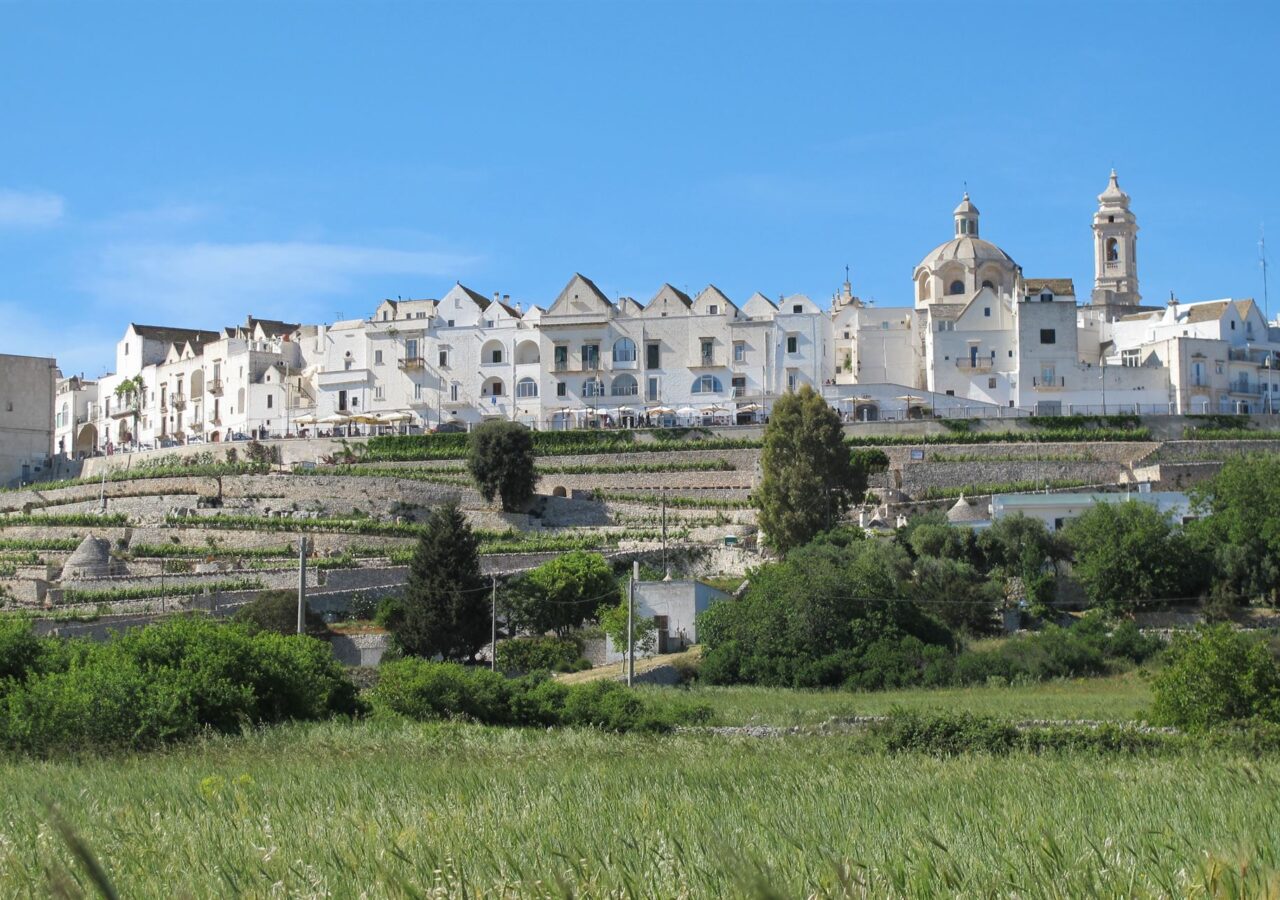 01 Vue Sur Locorotondon à partir de la vallée d'Itria