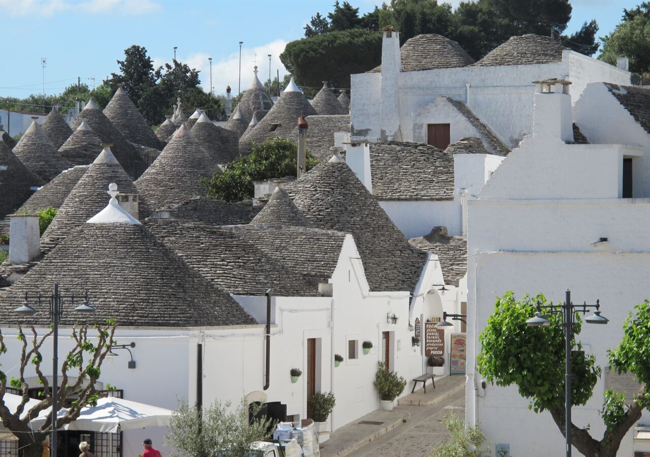 02 Elle est connue pour ses trulli