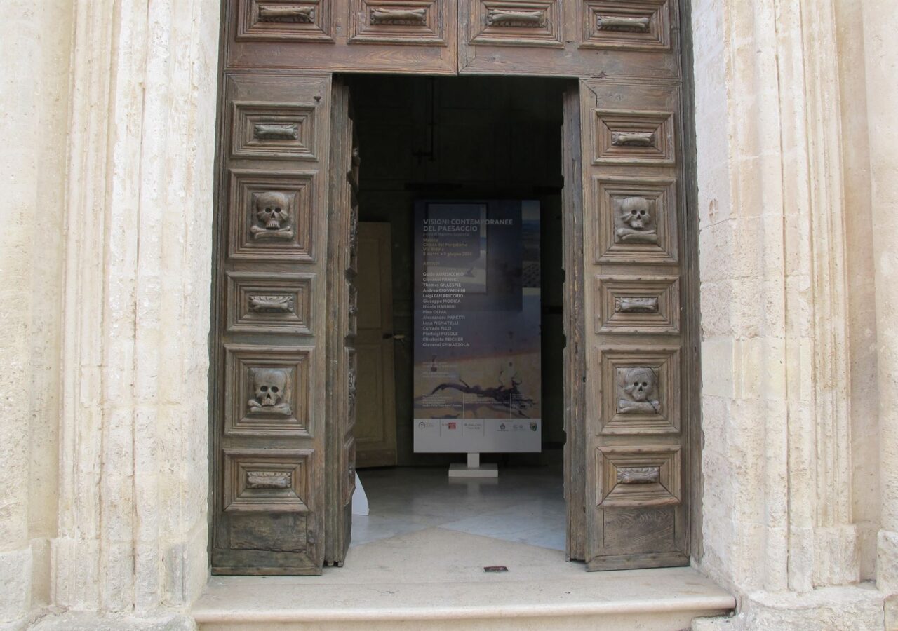 02 La porte de l'église du purgatoire de Matera