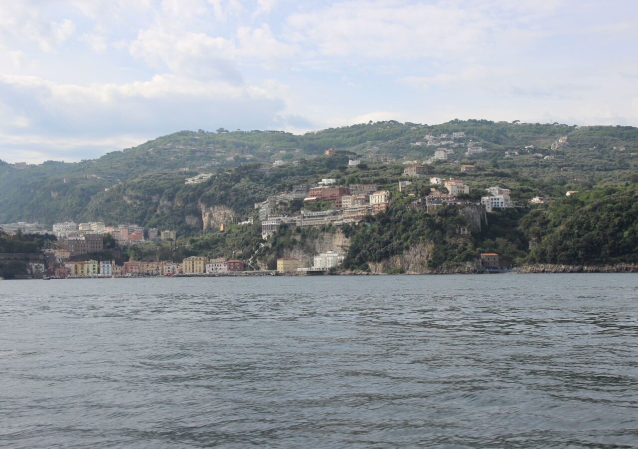 05 Capri est située dans la baie de Naples