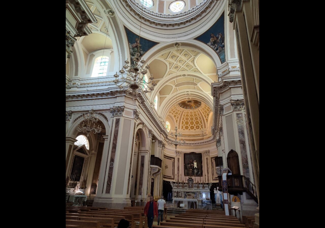 05 Intérieur de l’église mère de Saint Georges le martyr