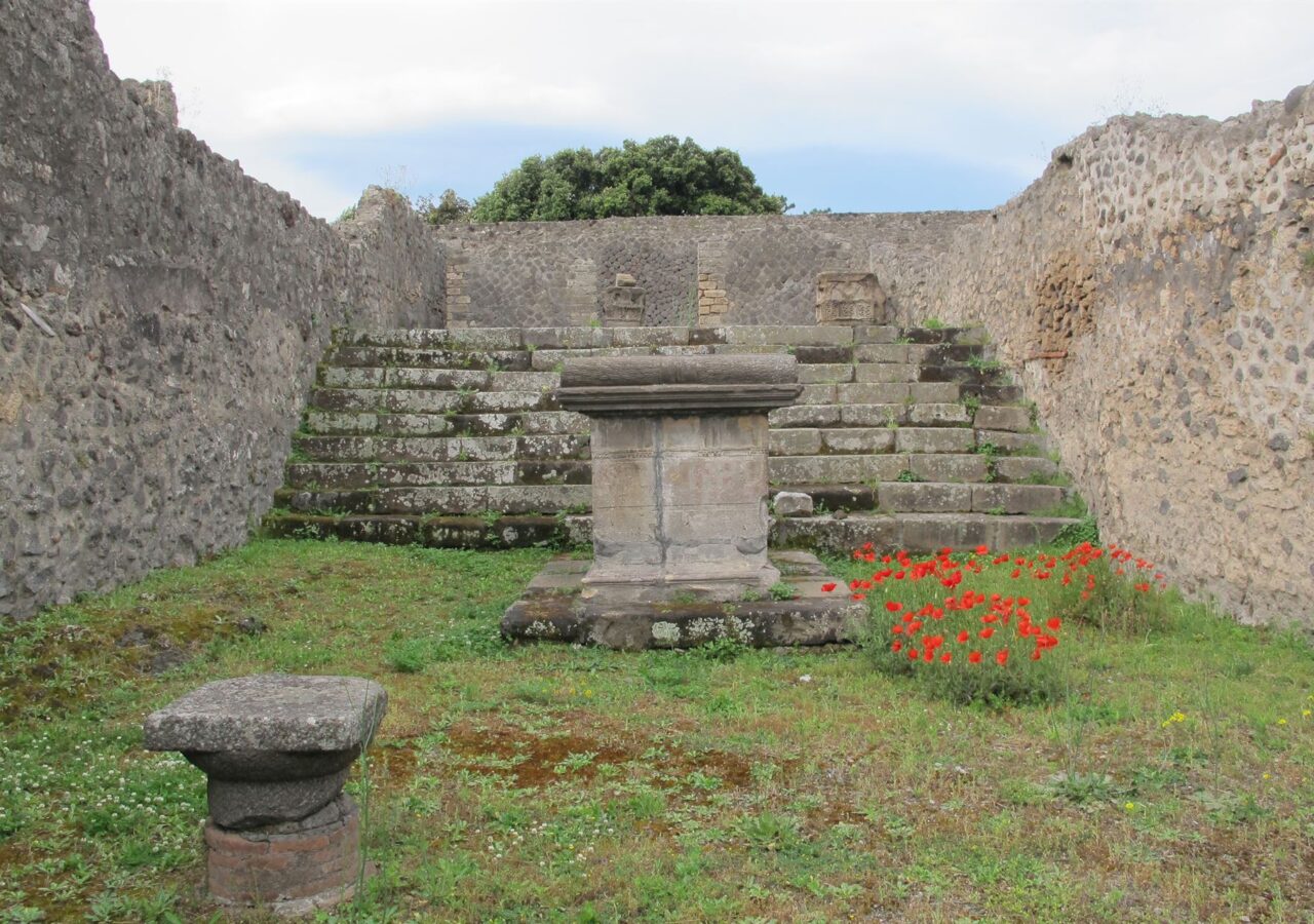 06 Autel temple Esculape Pompéi