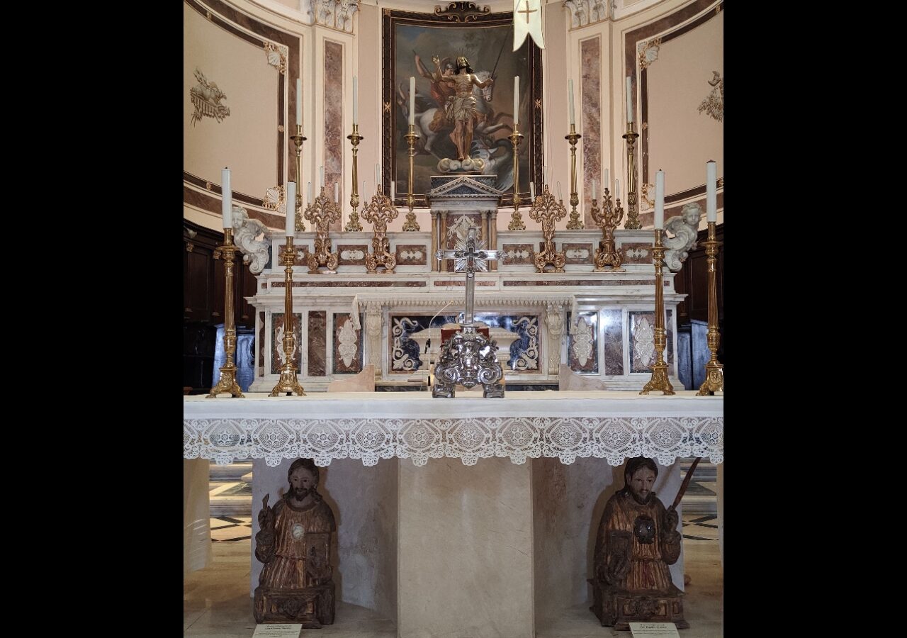 08 Intérieur de l’église mère de Saint Georges le martyr