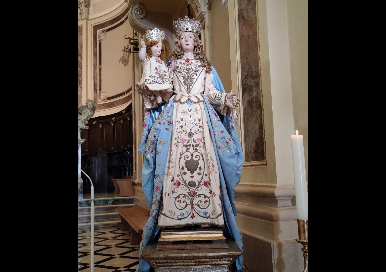 09 Intérieur de l’église mère de Saint Georges le martyr