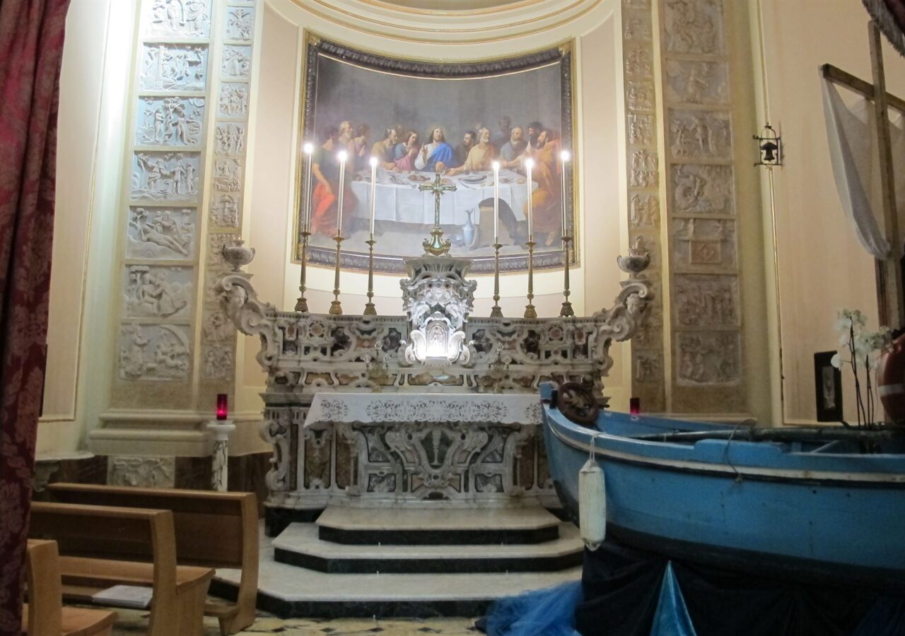 12 Intérieur de l’église mère de Saint Georges le martyr