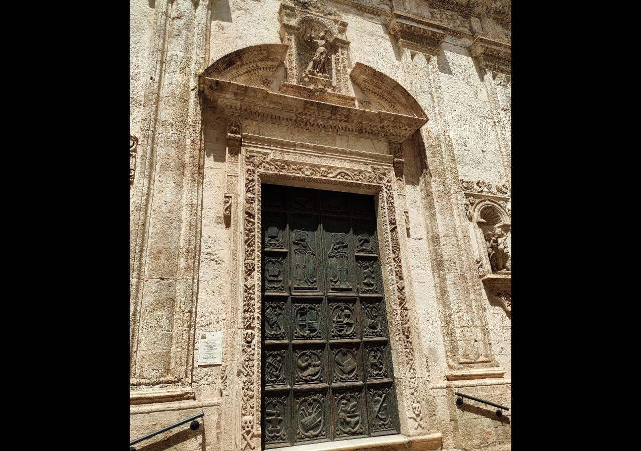 13 Porte d'une église