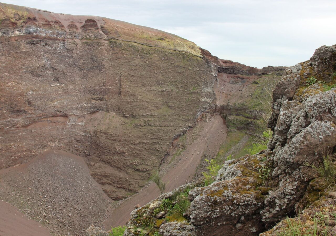 15 Le magma se trouve à une dizaine de km en dessous