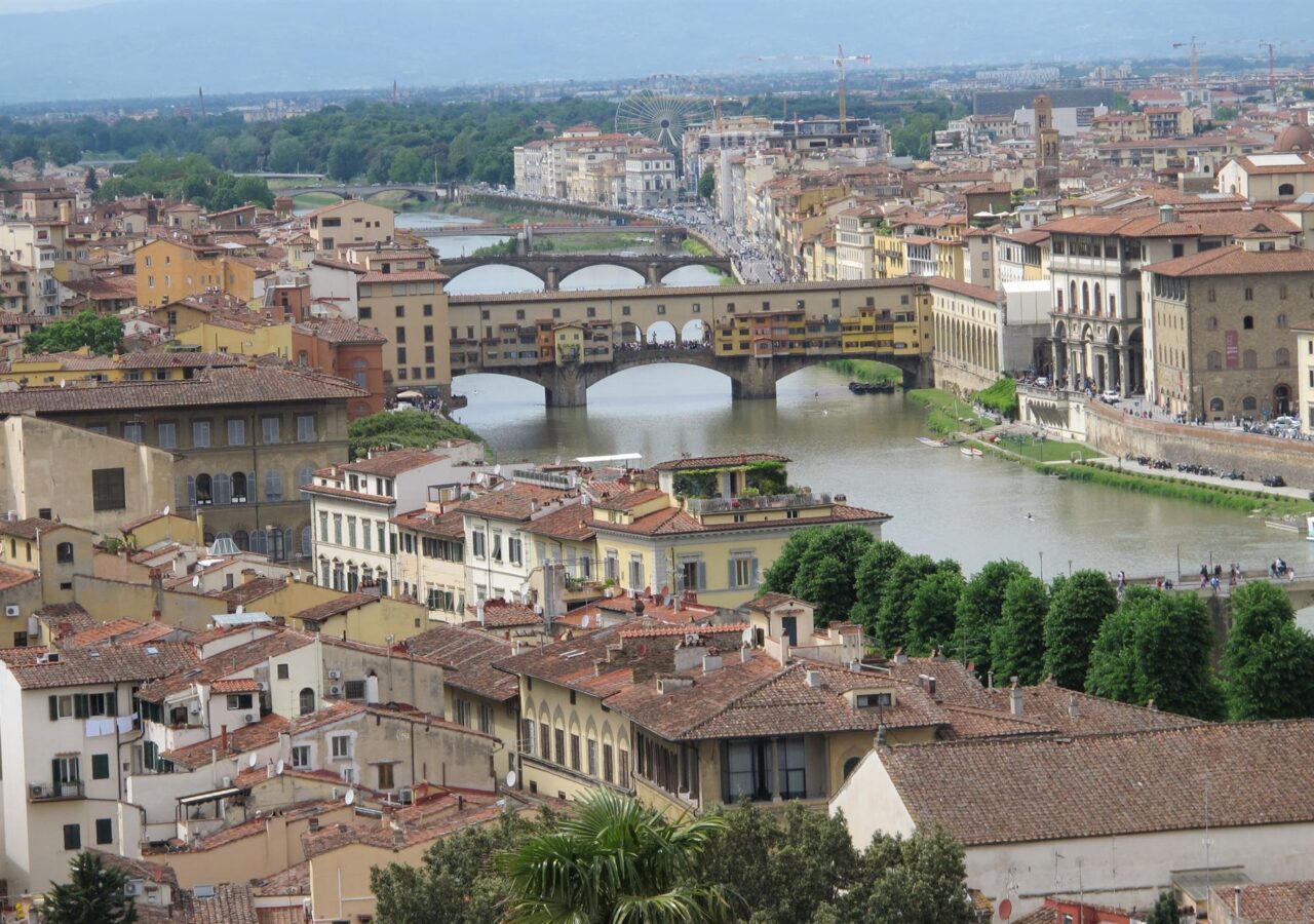 15 Vue sur le Ponte Vecchio de la place Michelangelo