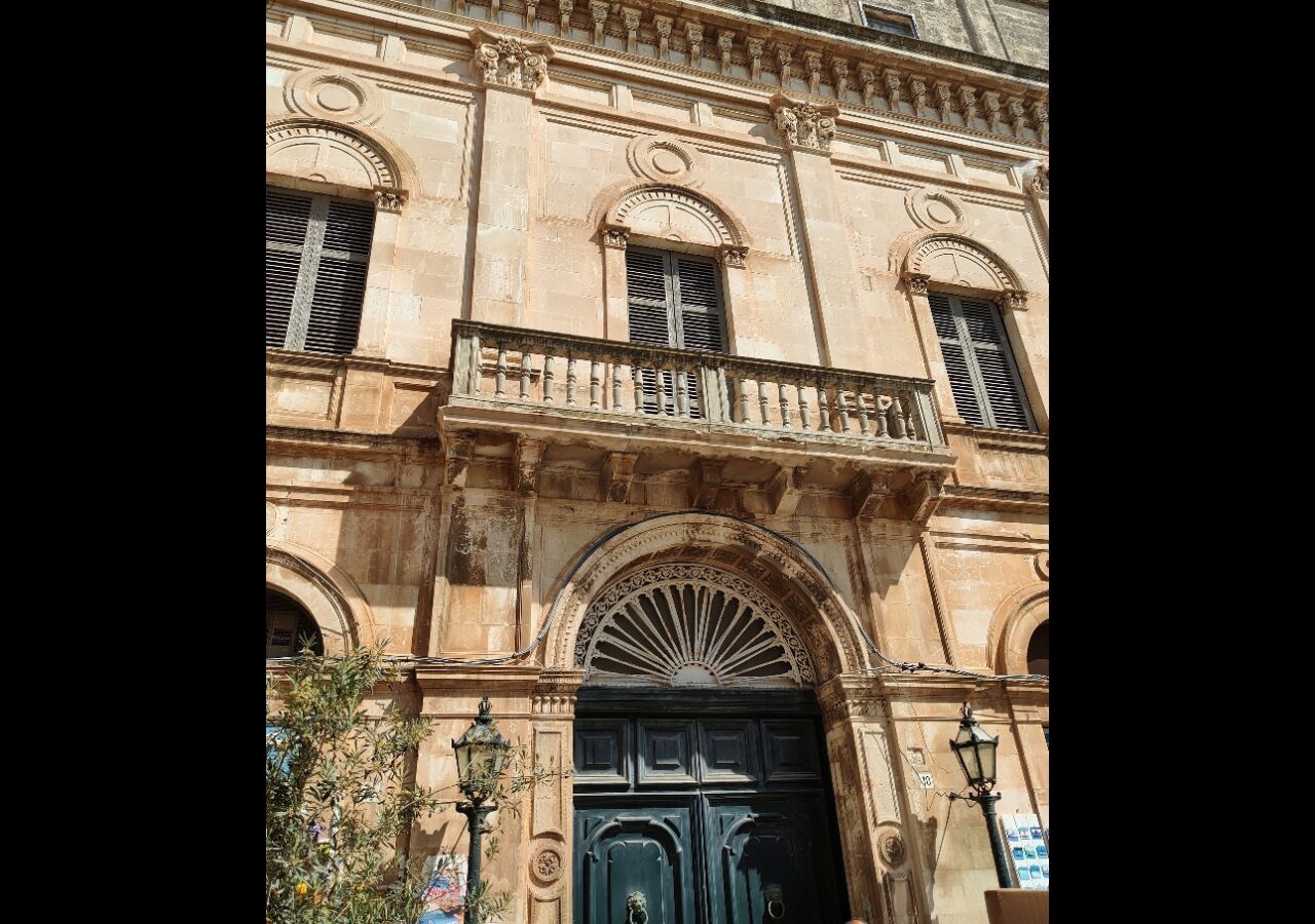 17 Façade d'une ancienne maison