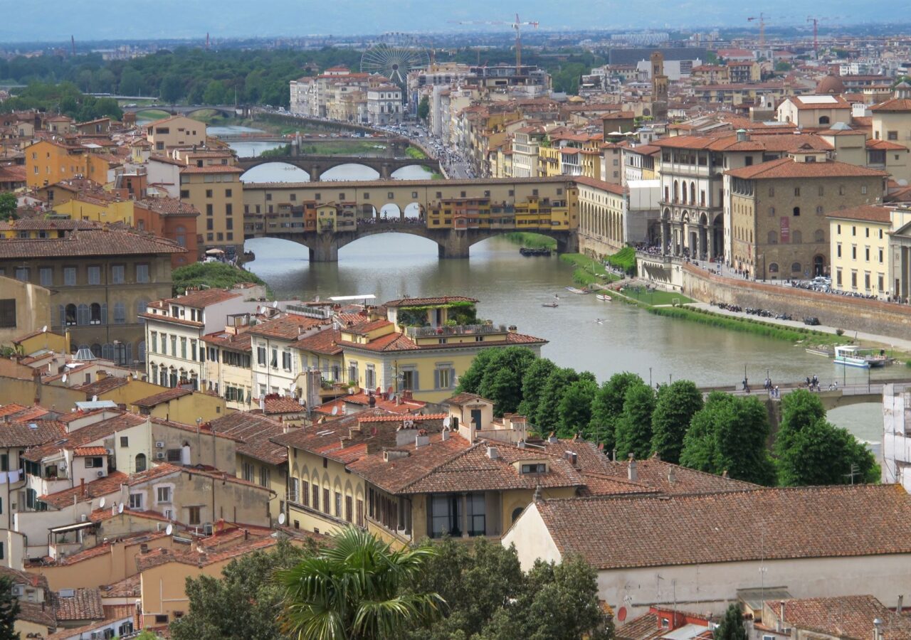 20 Vue sur les ponts de la rivière Arno