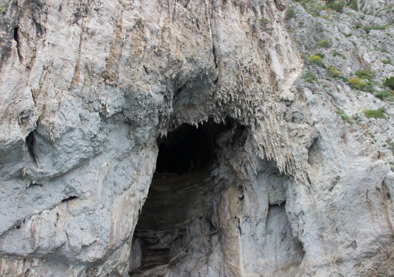 23 La Grotte Rossa