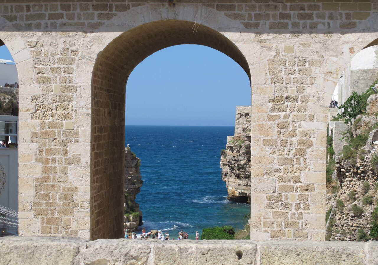 23 Le célèbre pont Borbonico