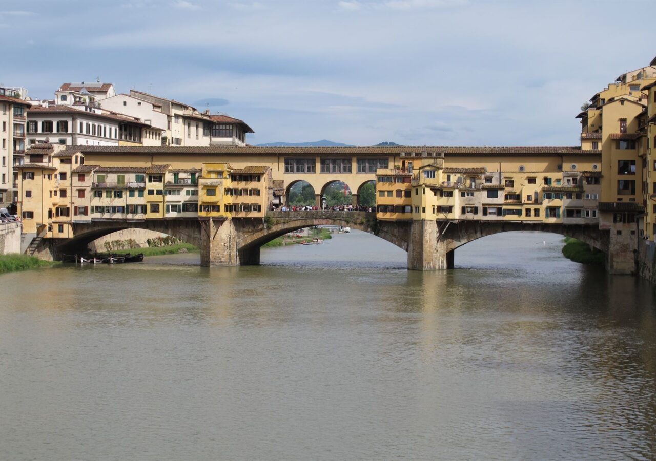 24 Ponte Vecchio édifié au XIVe siècle