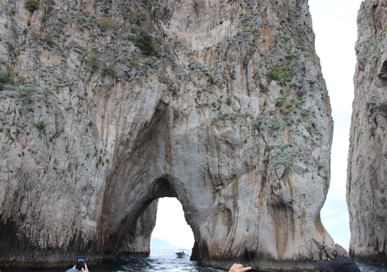 36 L'arche de Faraglioni di Messo vue de l'autre côte