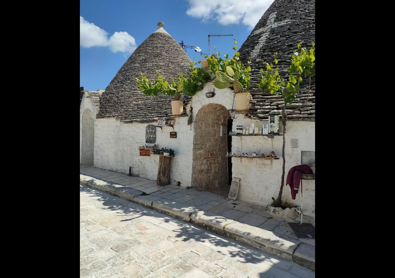 41 Alberobello Trullo Sovrano