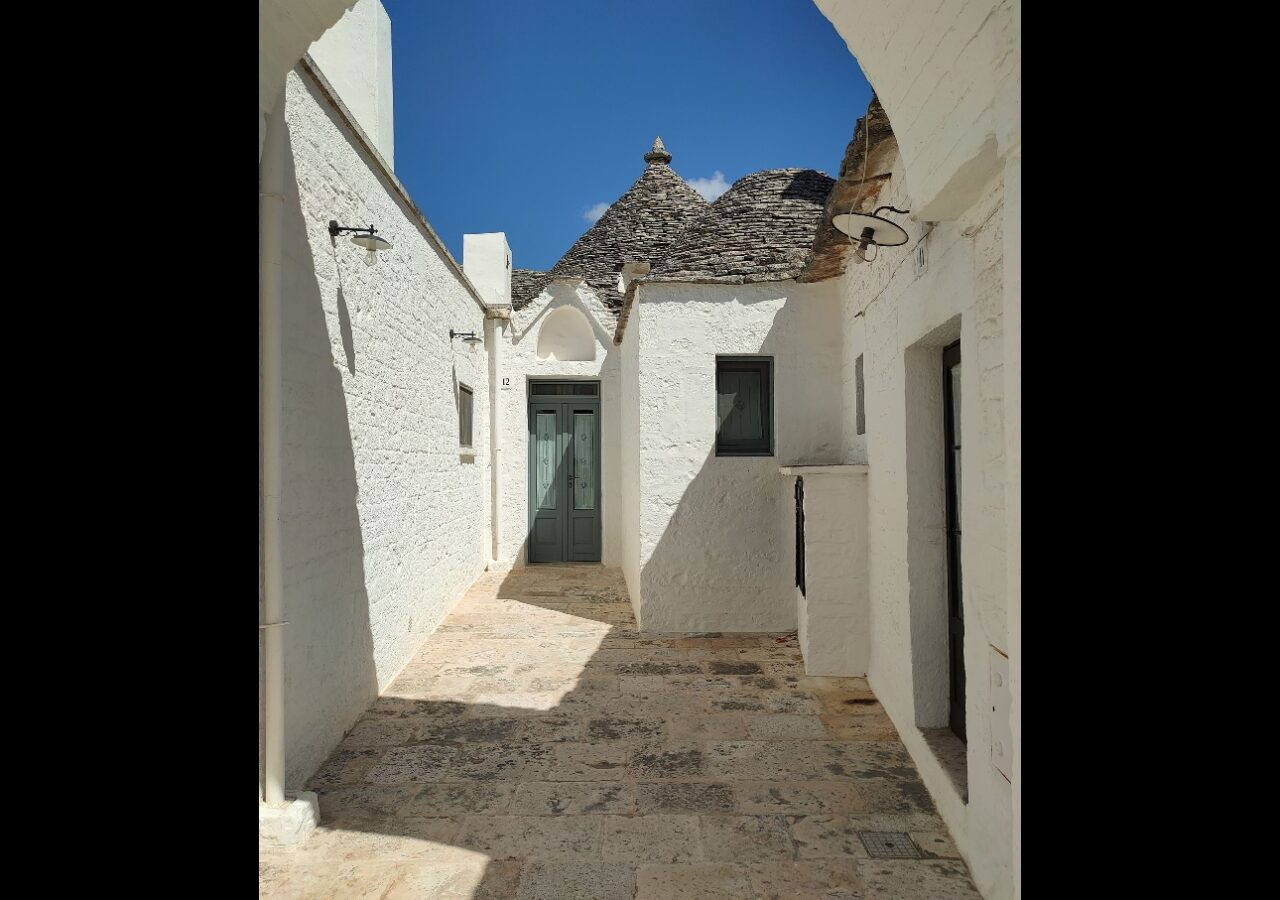 42 Alberobello Trullo Sovrano