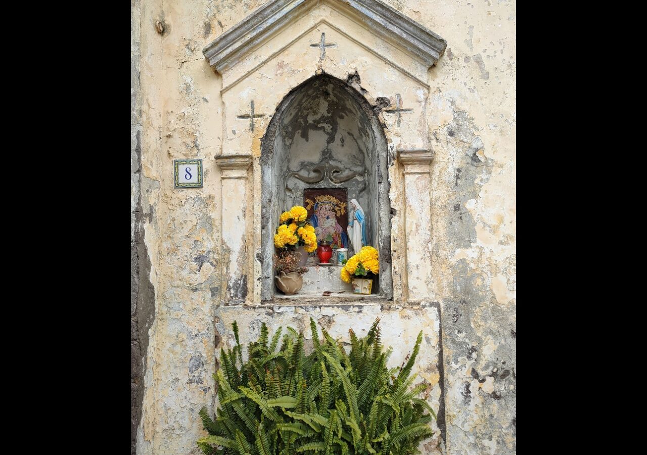 59 Sur le chemin montant vers le centre de Capri