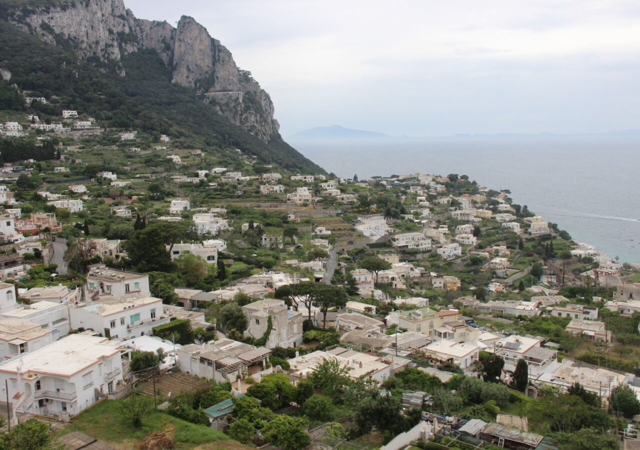 61 Vue depuis le centre de Capri